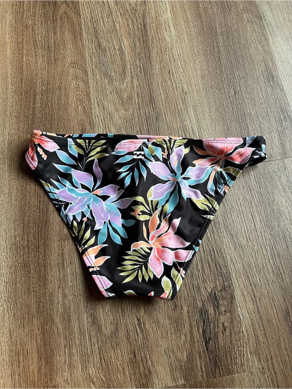 Billabong “beach babe”
